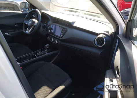 2024 Nissan Kicks Sv Xtronic Cvt z USA, uszkodzony, nr VIN 3N1CP5CV5RL521182